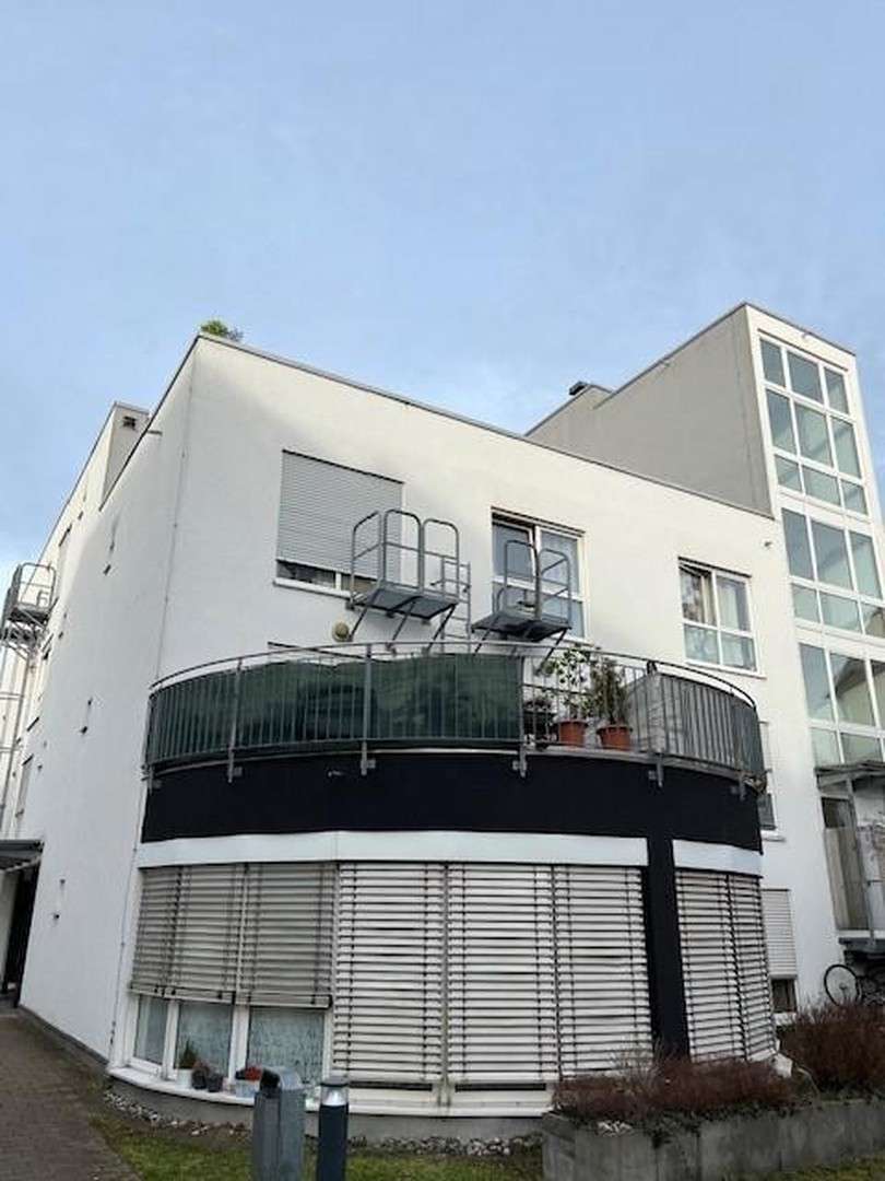 Thumbnail-Wohnung zum Mieten in Esslingen 395,00 € 23.46 m²