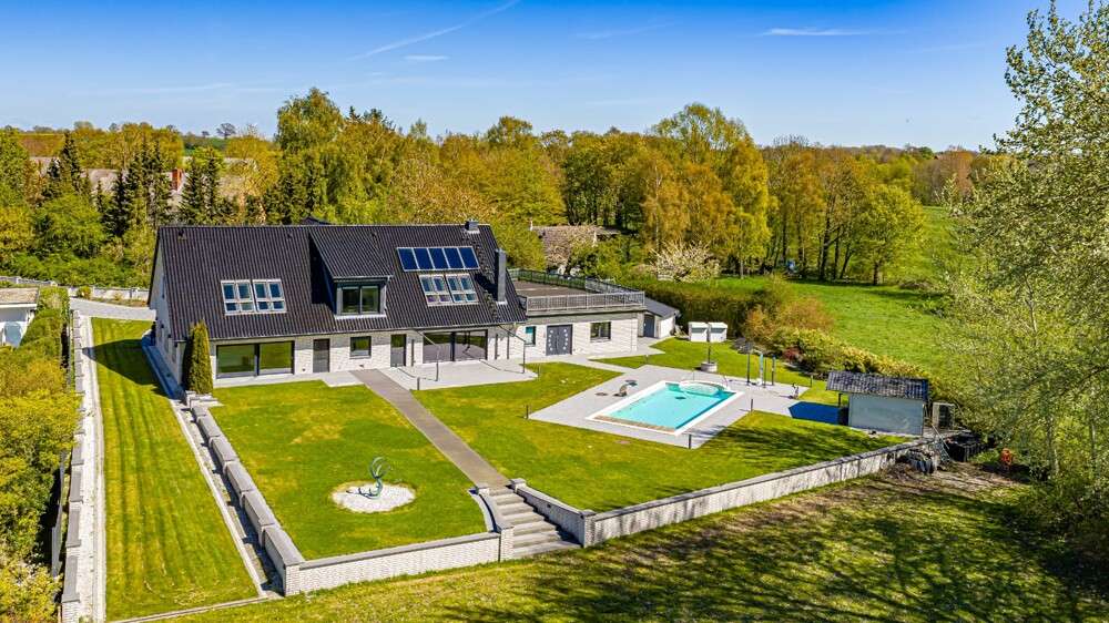 Thumbnail-Haus zum Kaufen in Fahren 1.950.000,00 € 401 m²