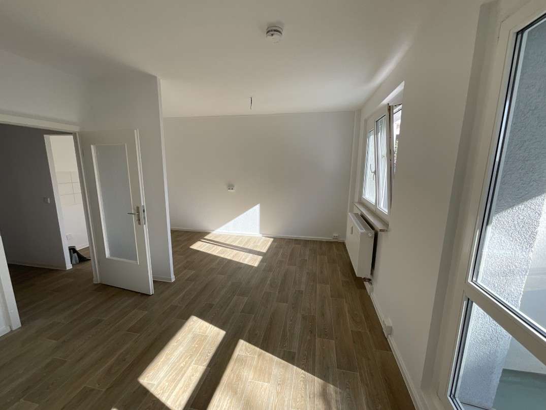 Thumbnail-Wohnung zum Mieten in Halle 375,00 € 56.98 m²