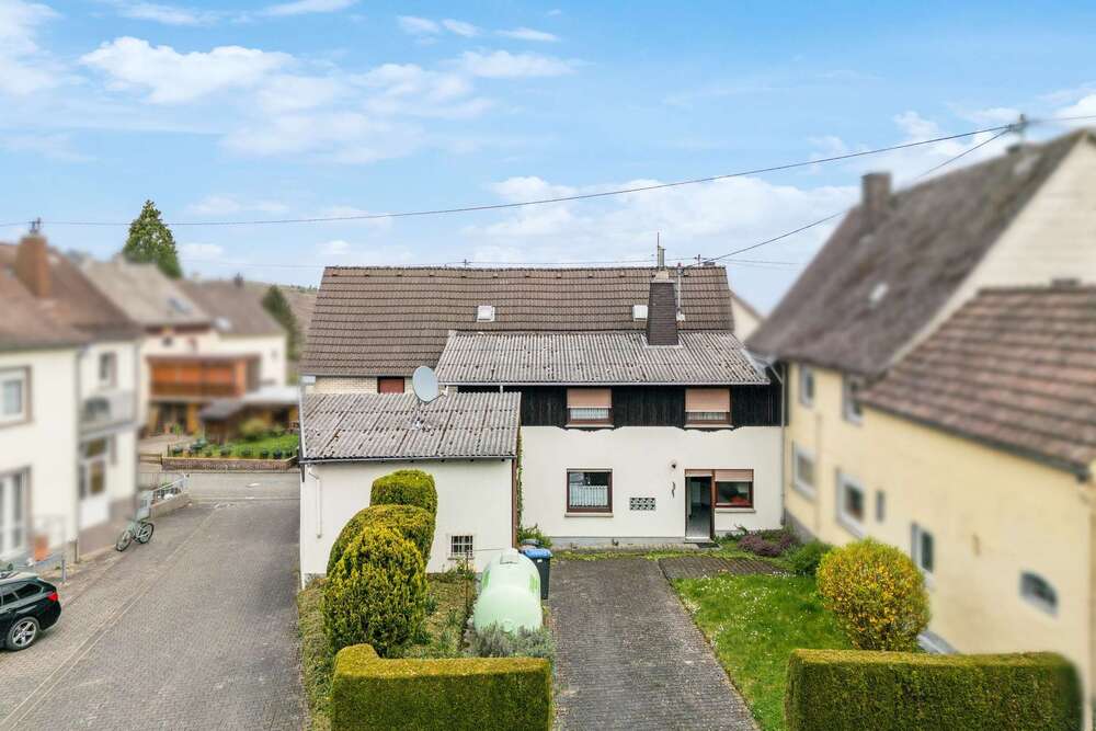 Thumbnail-Haus zum Kaufen in Langenscheid 149.000,00 € 206 m²