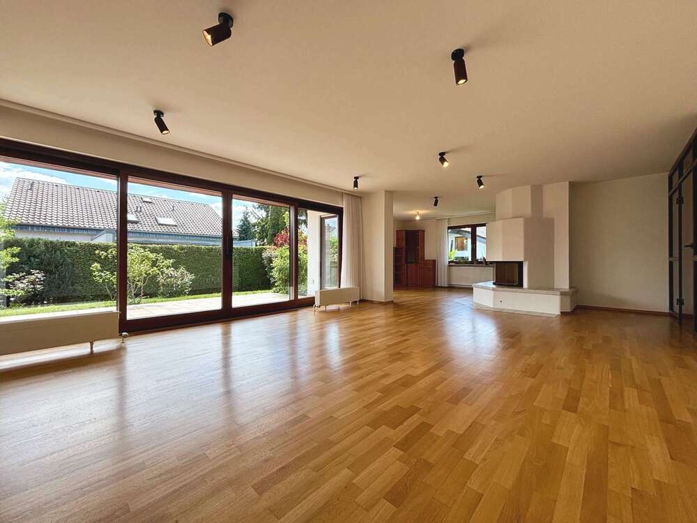 Thumbnail-Haus zum Mieten in Leonberg 2.995,00 € 230 m²