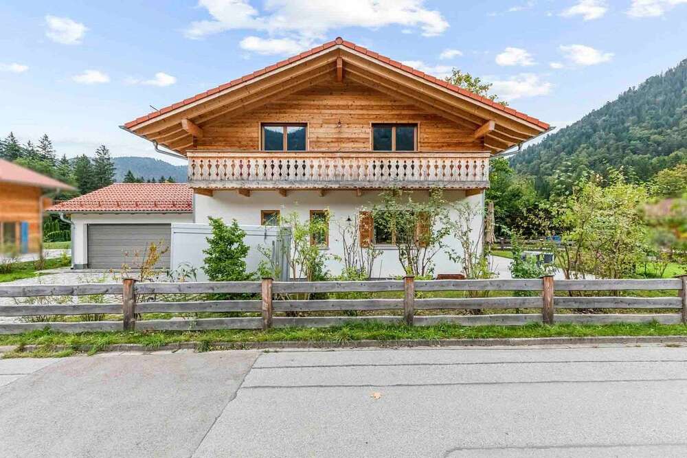 Thumbnail-Haus zum Kaufen in Schliersee 2.320.000,00 € 207.82 m²