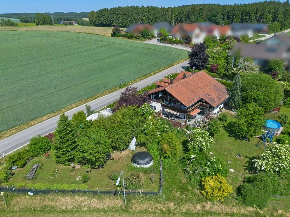 Thumbnail-Haus zum Kaufen in Adlkofen 499.000,00 € 294 m²