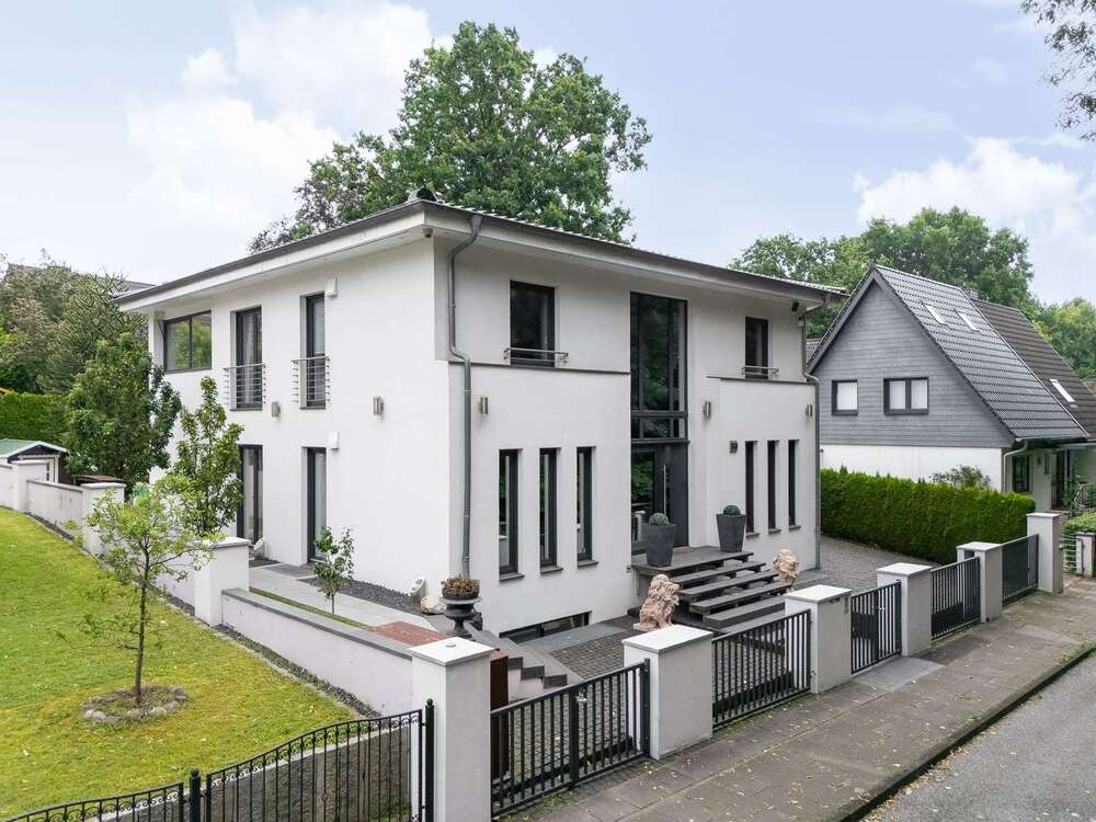 Thumbnail-Haus zum Kaufen in Hamburg 1.795.000,00 € 229.18 m²