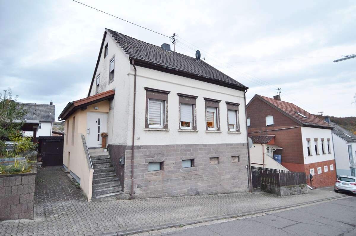 Thumbnail-Haus zum Kaufen in Quierschied 125.000,00 € 141.99 m²