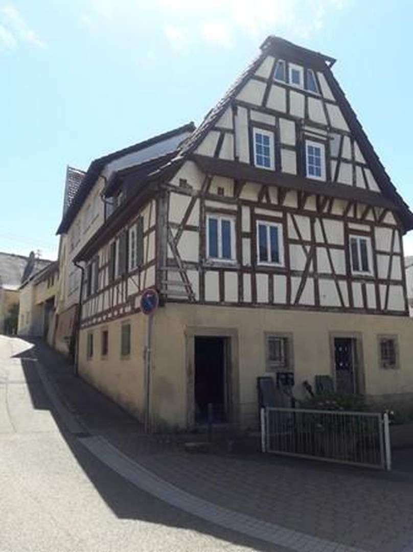 Thumbnail-Haus zum Kaufen in Sinsheim 10.000,00 € 103 m²