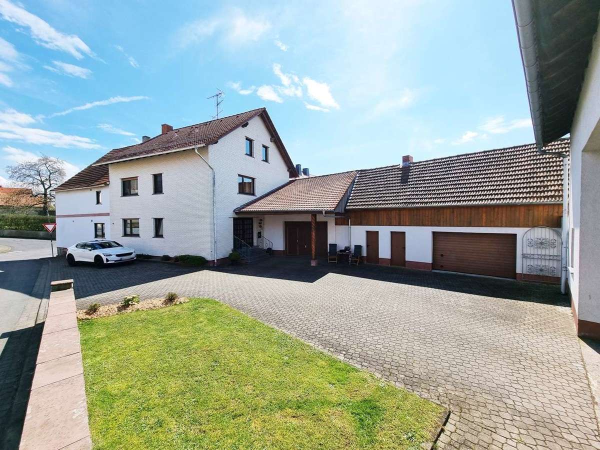Thumbnail-Haus zum Kaufen in Schlüchtern Hutten 349.000,00 € 292.65 m²