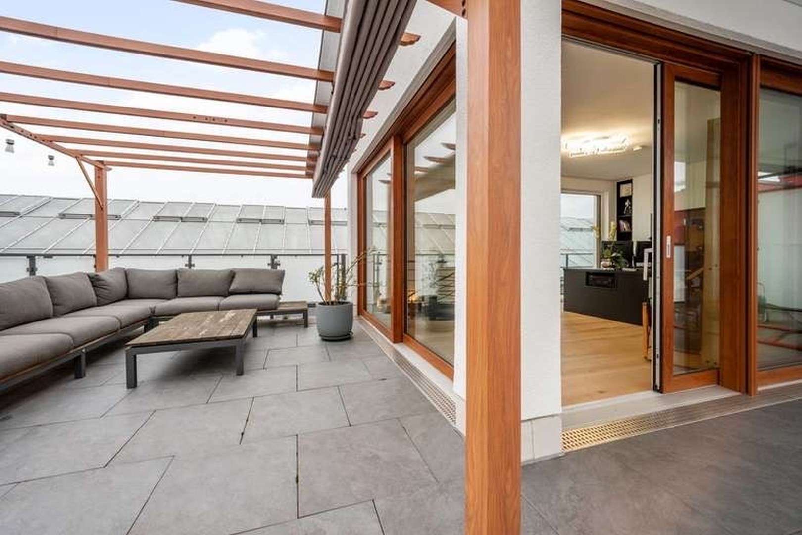 Thumbnail-Wohnung zum Mieten in Frankfurt am Main 3.200,00 € 180 m²