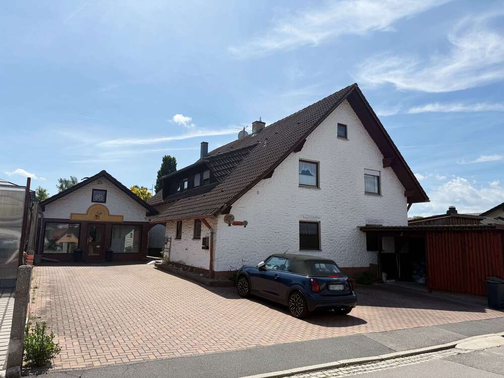 Thumbnail-Haus zum Kaufen in Burglengenfeld 360.000,00 € 234 m²