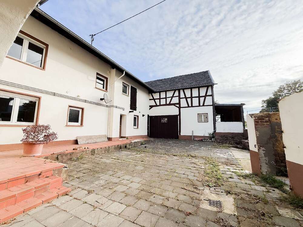 Thumbnail-Haus zum Kaufen in Grafschaft 398.000,00 € 241 m²