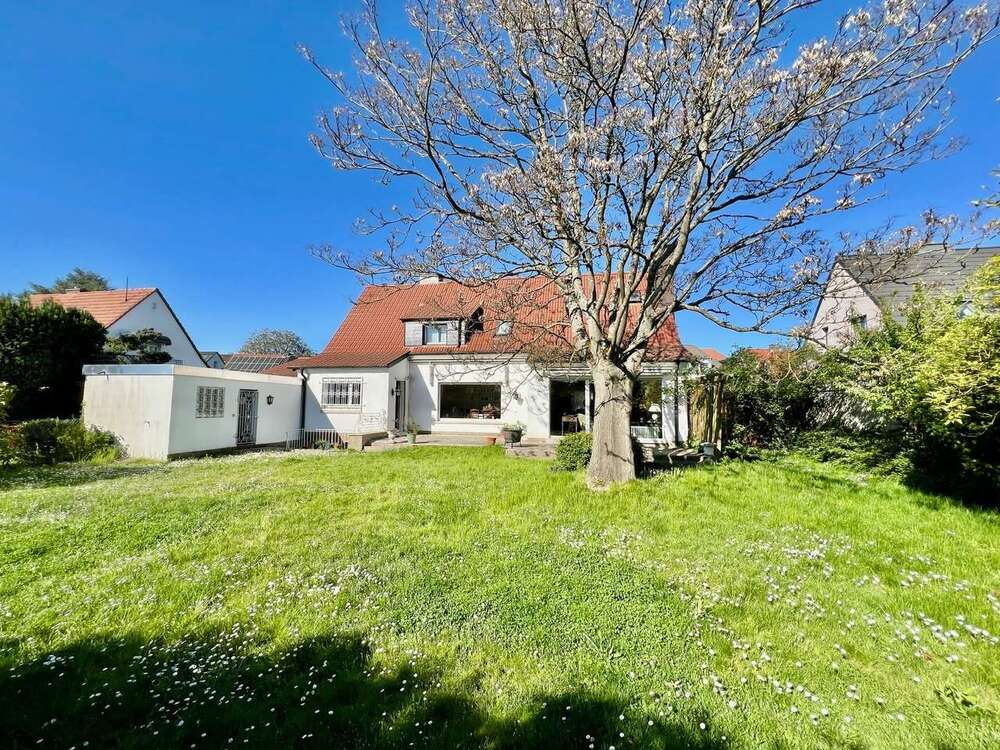 Thumbnail-Haus zum Kaufen in Saarbrücken 649.000,00 € 202 m²
