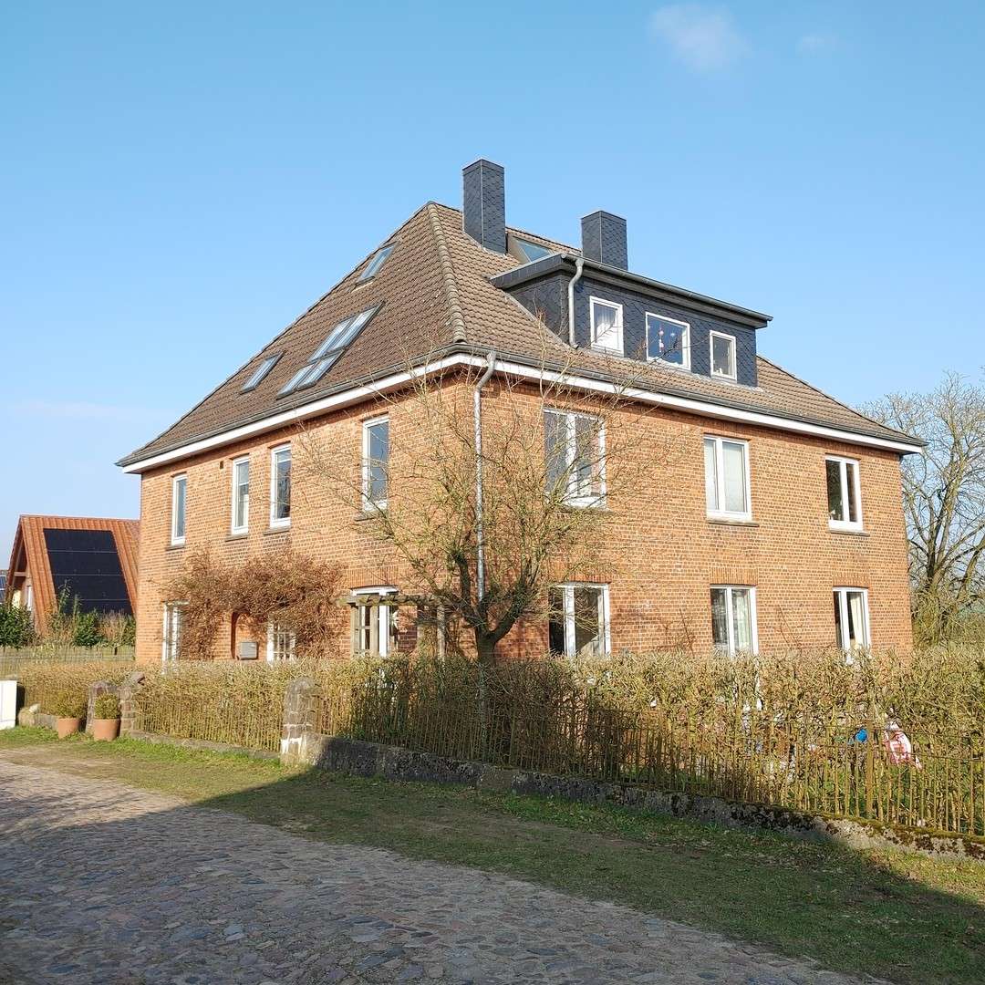 Thumbnail-Wohnung zum Kaufen in Schretstaken 199.000,00 € 98 m²