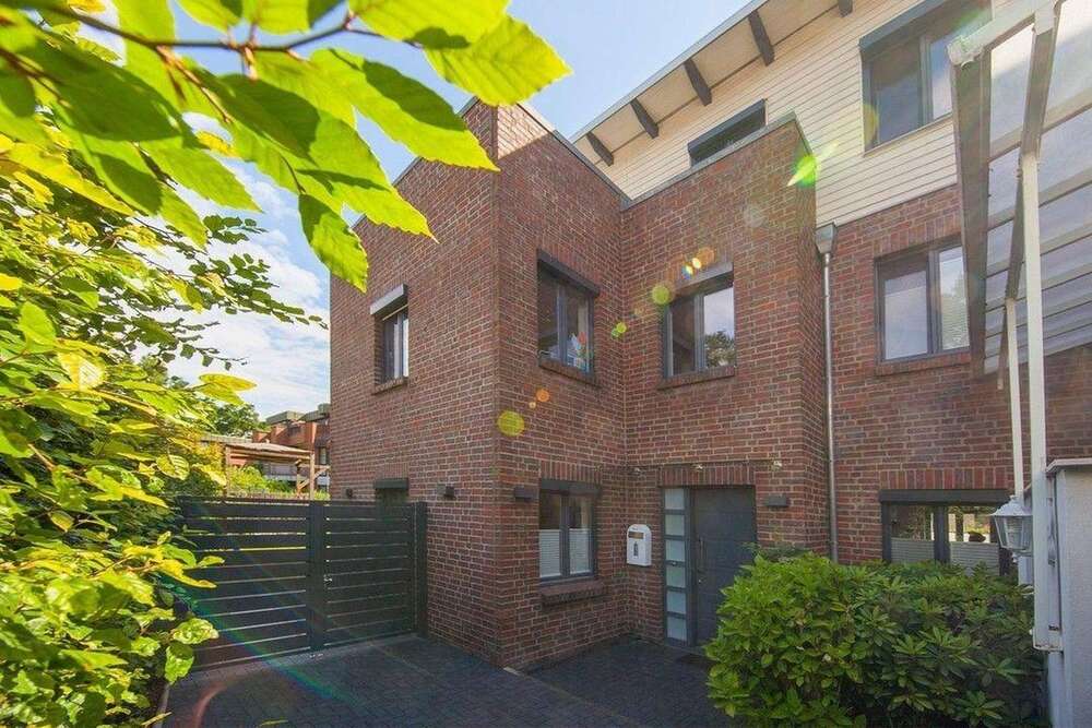 Thumbnail-Haus zum Mieten in Hamburg 4.200,00 € 210 m²