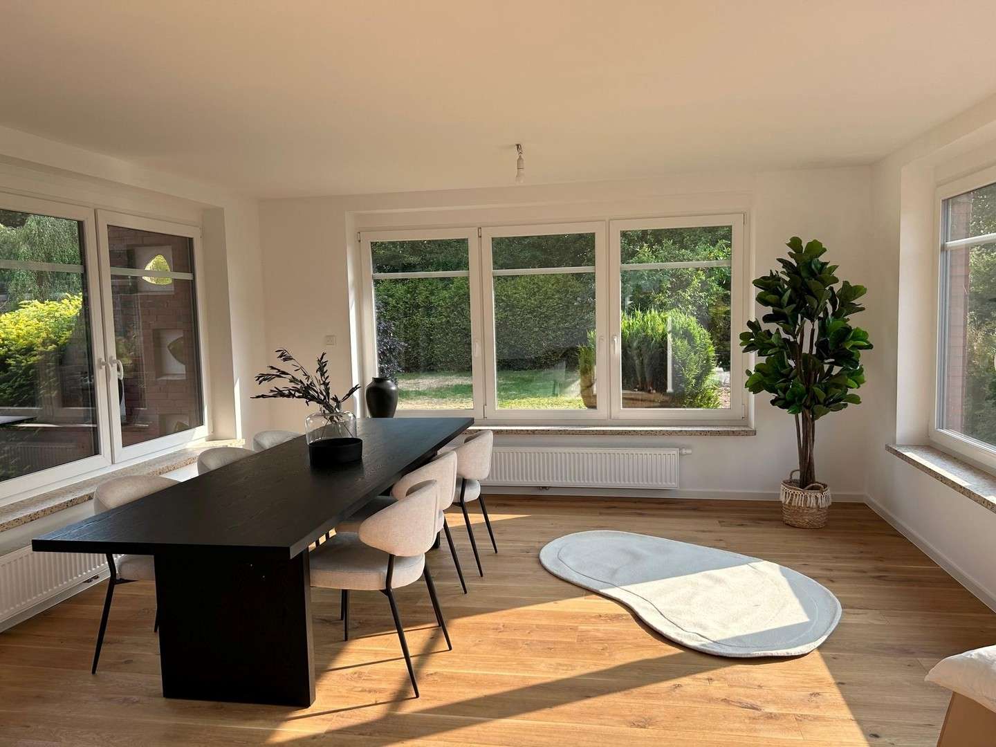 Thumbnail-Haus zum Mieten in Upgant-Schott 2.200,00 € 250 m²