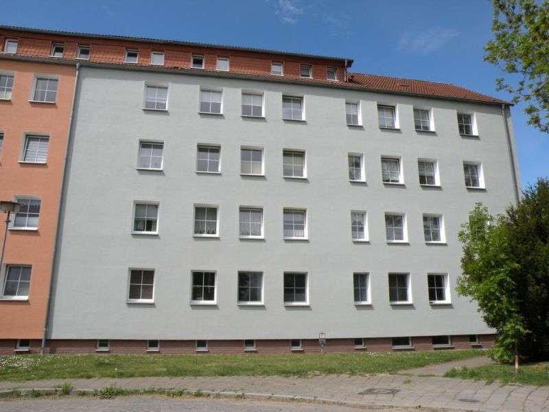 Thumbnail-Wohnung zum Mieten in Stralsund 381,23 € 50.83 m²