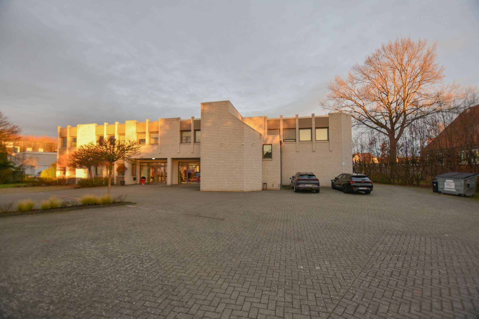 Thumbnail-Büro in Garbsen 3.724,00 € 380 m²