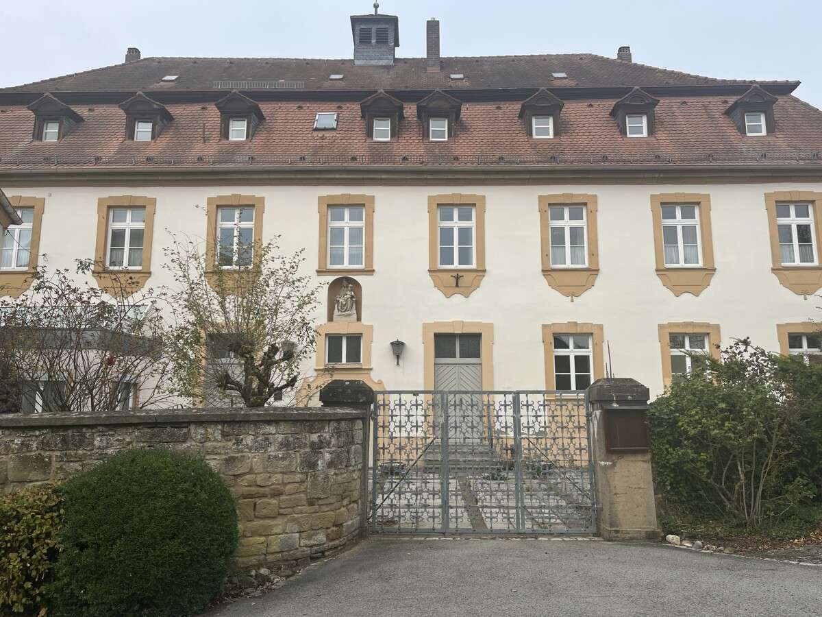 Thumbnail-Haus zum Kaufen in Rödelmaier 1.850.000,00 € 930 m²