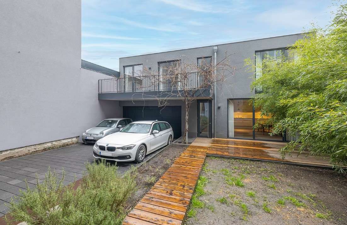 Thumbnail-Haus zum Kaufen in Düsseldorf 3.999.999,00 € 736 m²