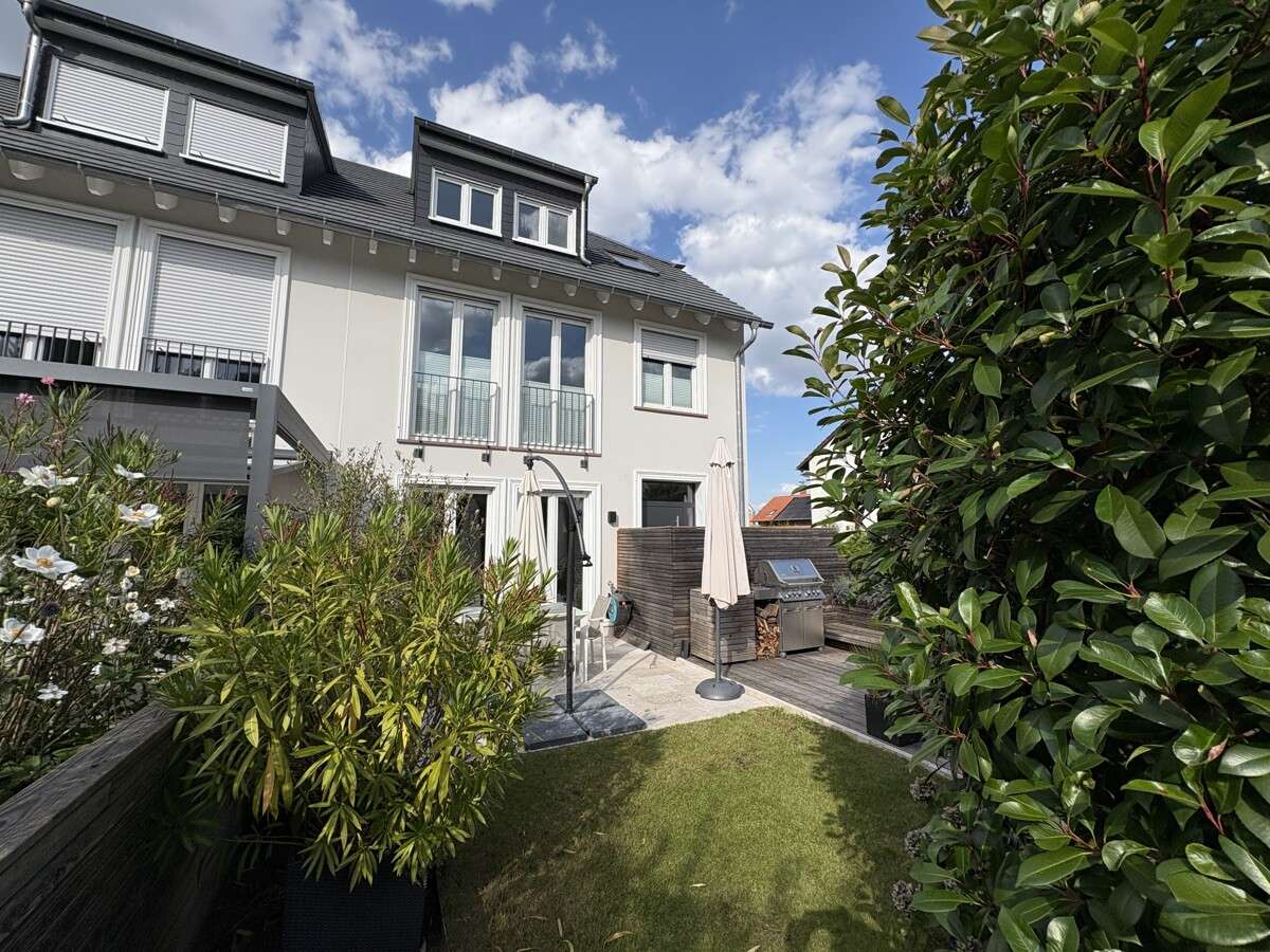 Thumbnail-Haus zum Mieten in Bad Soden am Taunus 3.600,00 € 183 m²