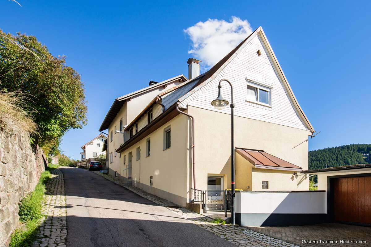 Thumbnail-Wohnung zum Kaufen in Titisee-Neustadt 219.000,00 € 133.2 m²