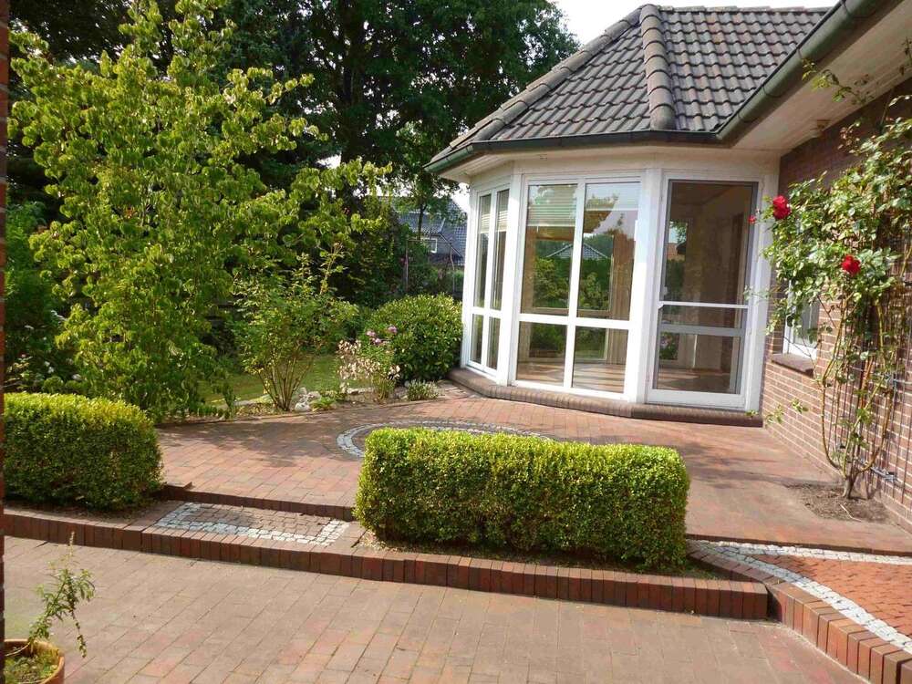 Thumbnail-Haus zum Kaufen in Wiefelstede 390.000,00 € 229 m²