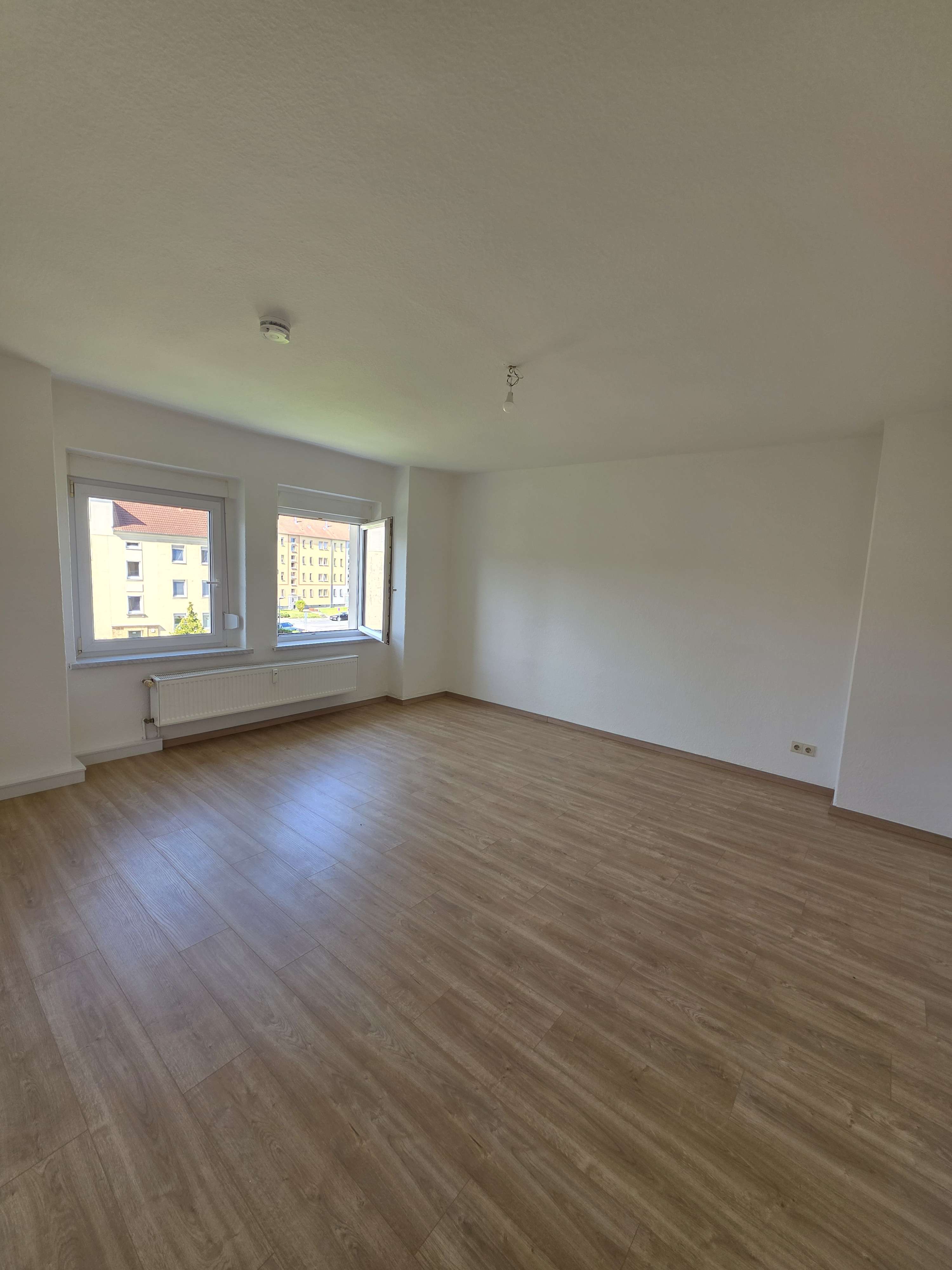 Thumbnail-Wohnung zum Mieten in Bitterfeld 293,75 € 40.24 m²