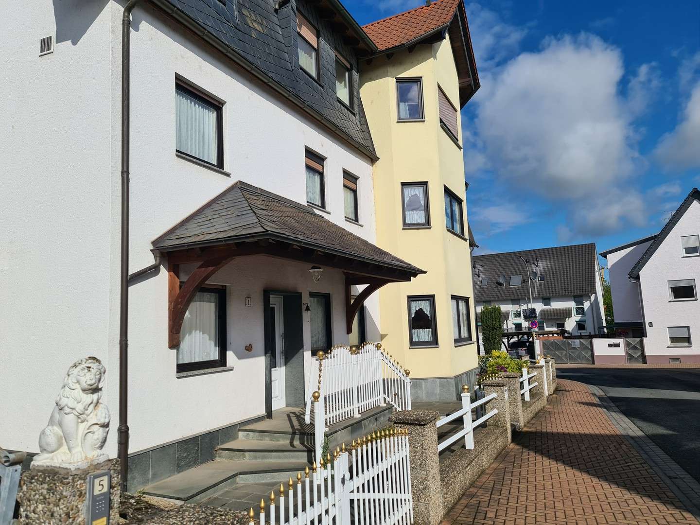 Thumbnail-Wohnung zum Kaufen in Schöneck 455.000,00 € 196 m²