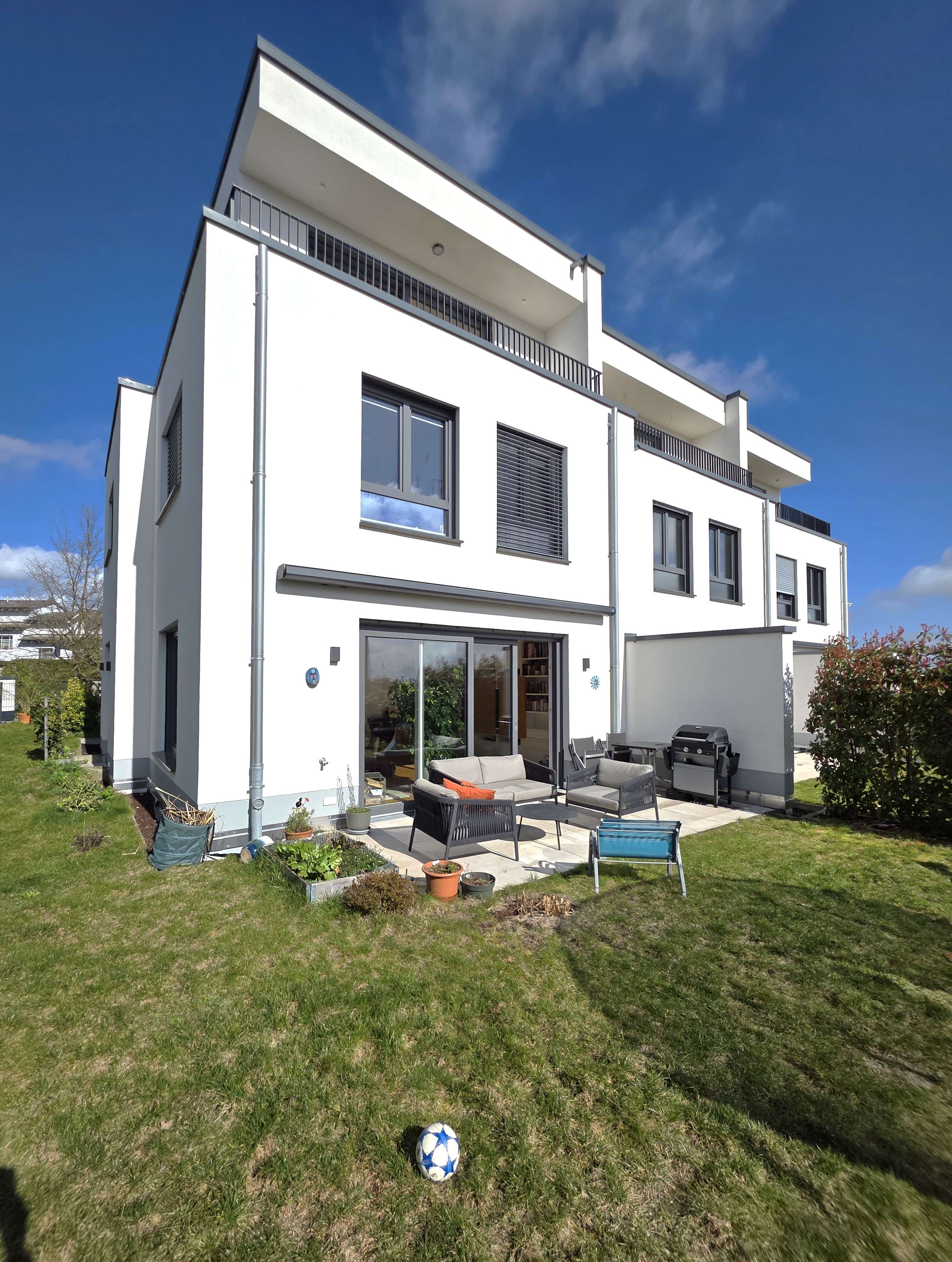 Thumbnail-Haus zum Mieten in Hessen - Oberursel (Taunus) 3.700,00 € 185 m²