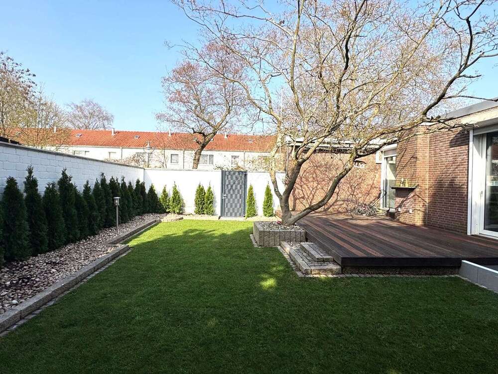 Thumbnail-Haus zum Kaufen in Düsseldorf 980.000,00 € 300 m²