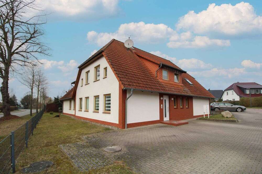 Thumbnail-Wohnung zum Kaufen in Elmenhorst-Lichtenhagen 99.999,00 € 34.88 m²