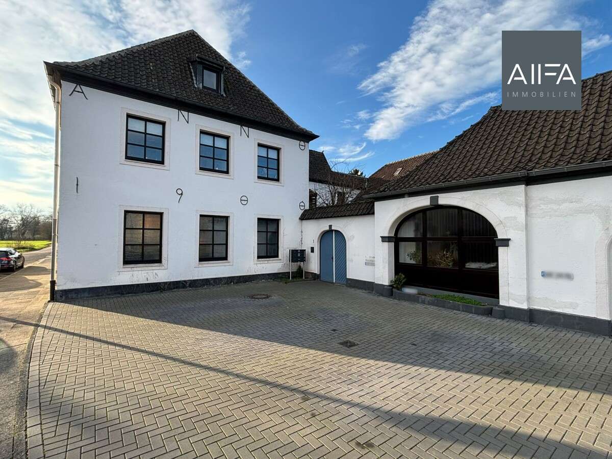 Thumbnail-Wohnung zum Kaufen in Krefeld- Bockum 234.000,00 € 97 m²