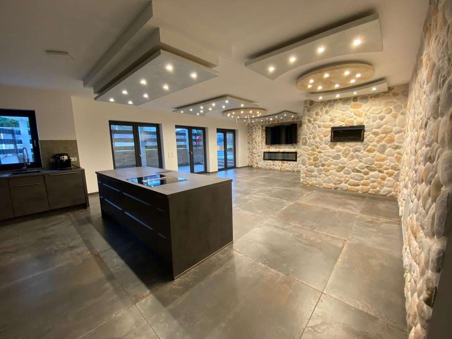 Thumbnail-Wohnung zum Mieten in Gießen-Lützellinden 2.000,00 € 200 m²
