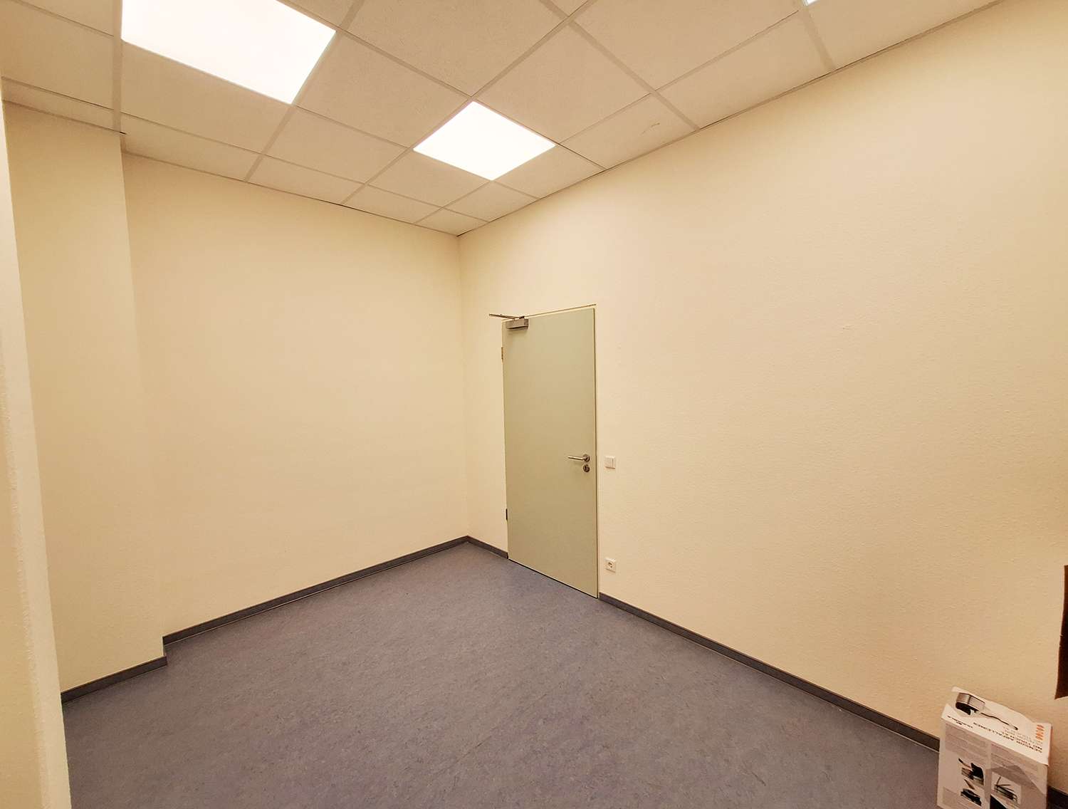 Thumbnail-Halle in Köln 249,00 € 11.7 m²