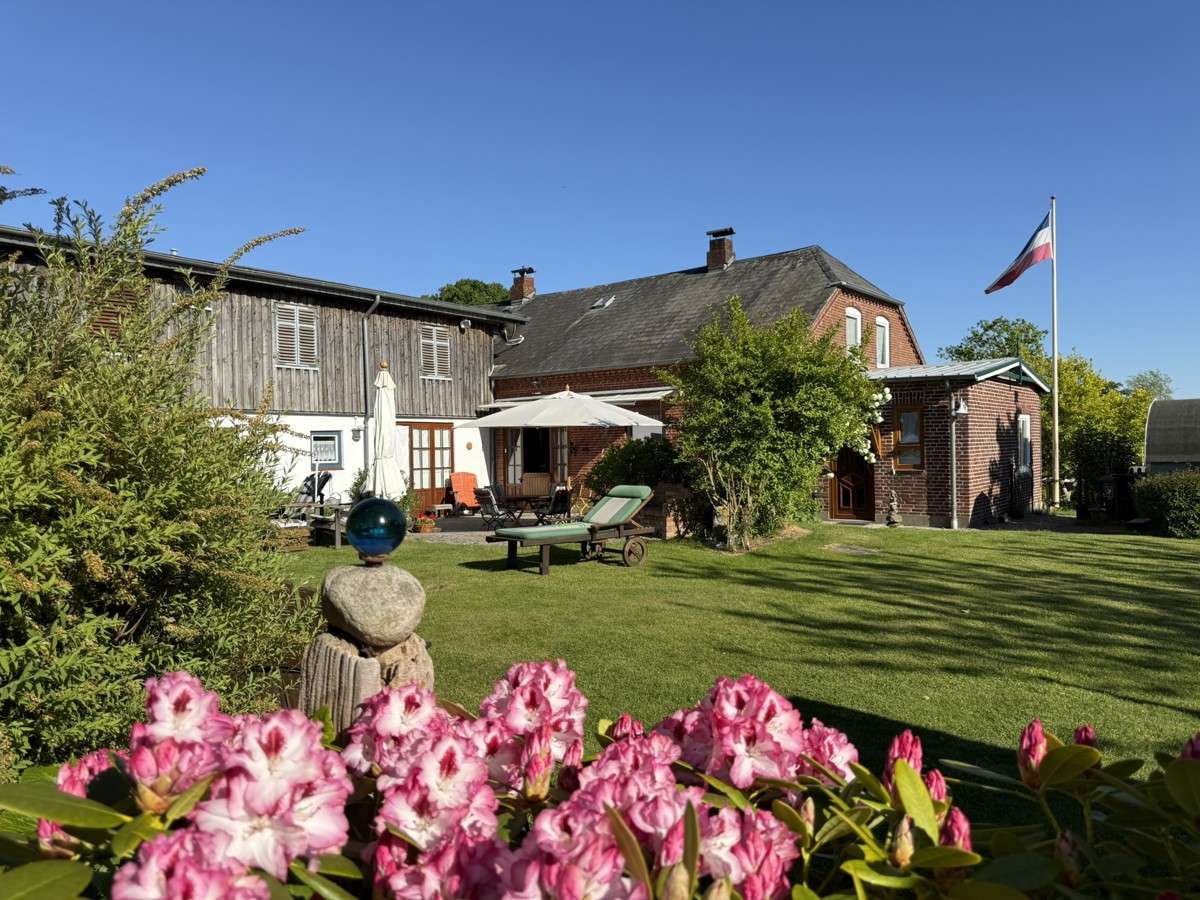 Thumbnail-Haus zum Kaufen in Niesgrau 695.000,00 € 300 m²