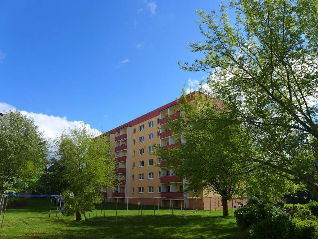 Thumbnail-Wohnung zum Mieten in Limbach-Oberfrohna 275,00 € 54.87 m²