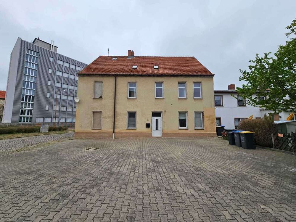 Thumbnail-Haus zum Kaufen in Staßfurt 149.950,00 € 255 m²