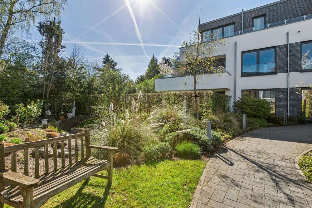 Thumbnail-Wohnung zum Kaufen in Düsseldorf-Urdenbach 1.495.000,00 € 192 m²