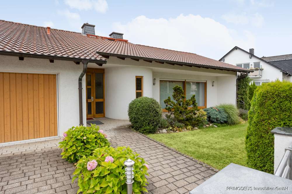 Thumbnail-Haus zum Kaufen in Usingen 680.000,00 € 305 m²