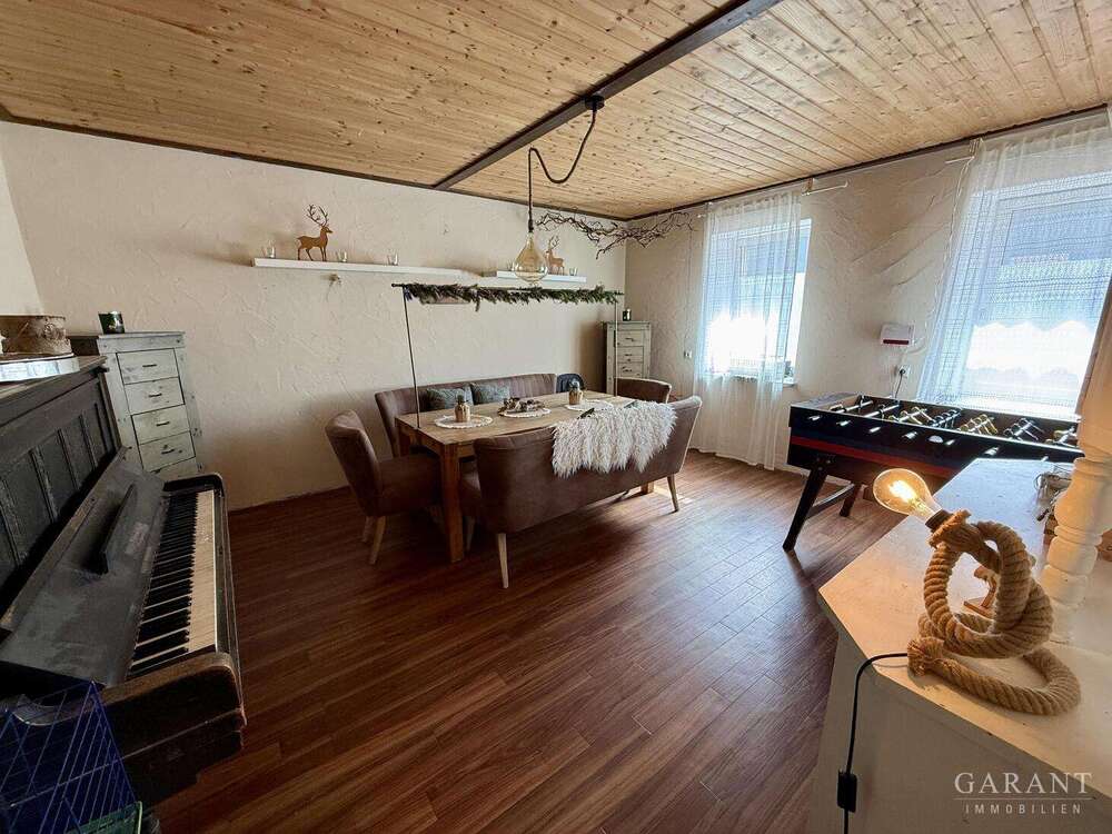 Thumbnail-Haus zum Kaufen in Uffenheim 275.000,00 € 184 m²