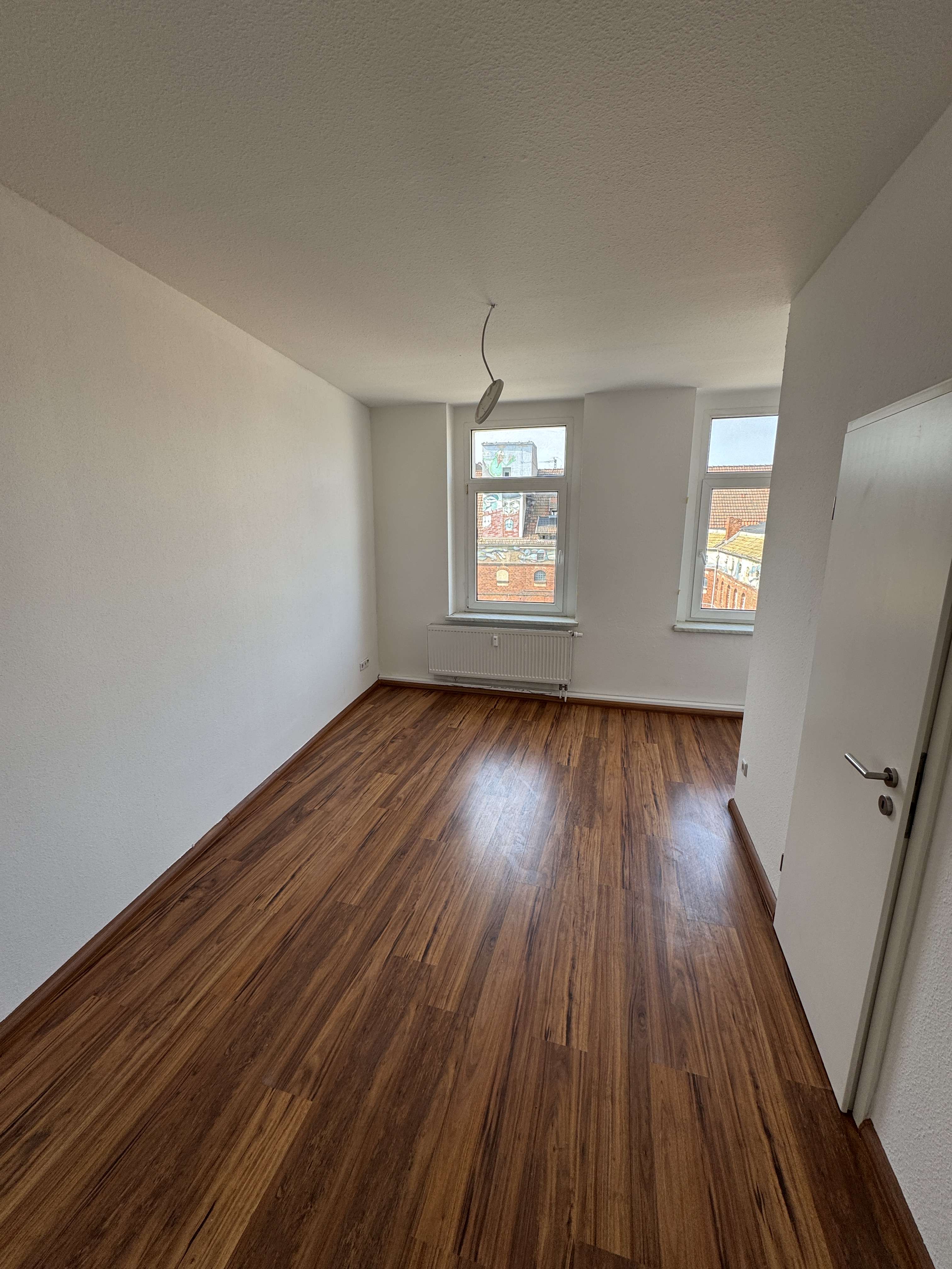 Thumbnail-Wohnung zum Mieten in Halle 350,00 € 19.78 m²