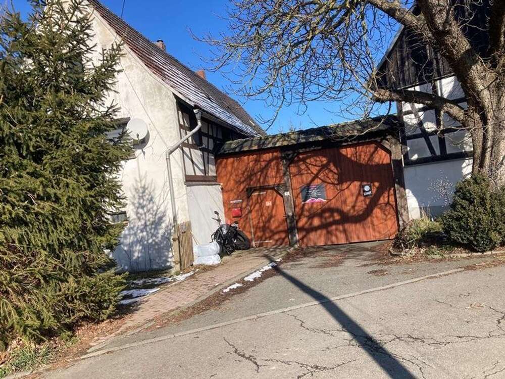 Thumbnail-Haus zum Kaufen in Crimmitschau 69.000,00 € 160 m²