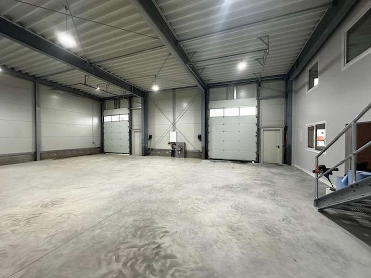 Thumbnail-Halle in Halle 2.915,00 € 530 m²