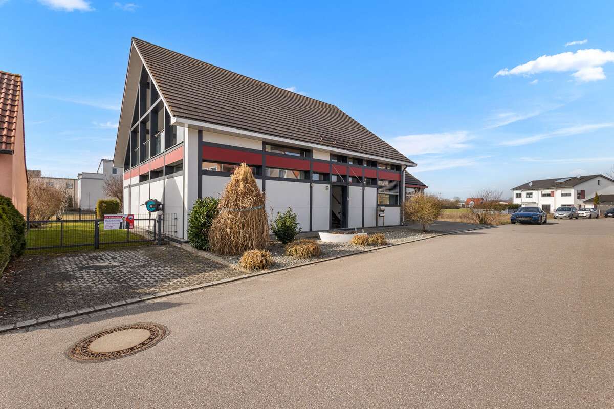 Thumbnail-Haus zum Kaufen in Neutraubling 1.080.000,00 € 203 m²