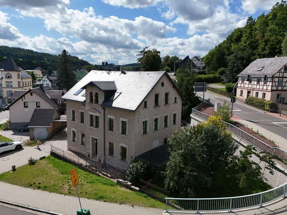 Thumbnail-Haus zum Kaufen in Burkhardtsdorf 199.000,00 € 259 m²