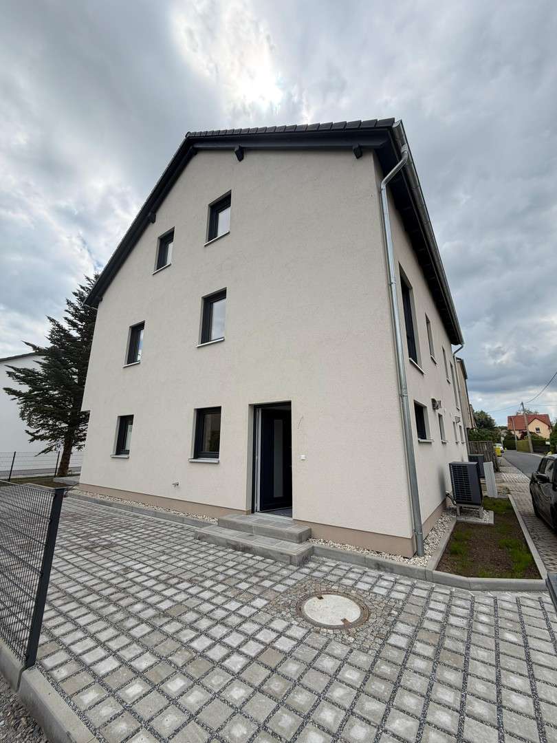 Thumbnail-Haus zum Mieten in Dresden 2.950,00 € 152 m²