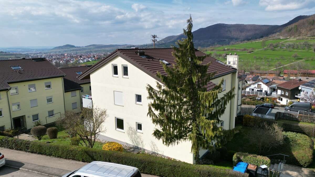 Thumbnail-Wohnung zum Kaufen in Dettingen an der Erms Buchhalde 184.000,00 € 70.7 m²