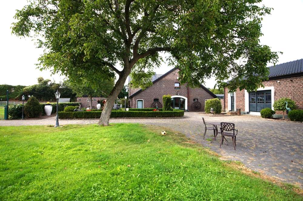 Thumbnail-Haus zum Kaufen in Moers 1.900.000,00 € 356 m²