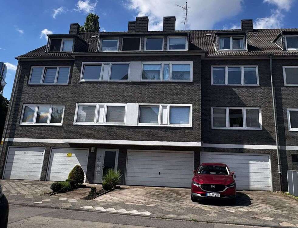 Thumbnail-Wohnung zum Kaufen in Düsseldorf 298.000,00 € 83 m²