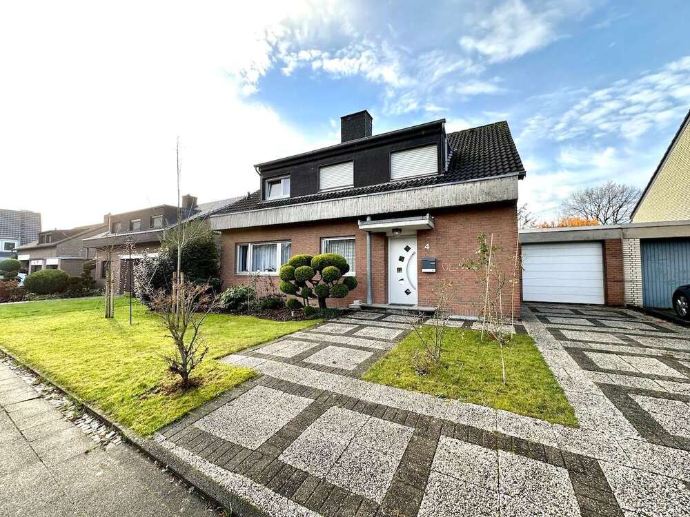 Thumbnail-Haus zum Mieten in Grevenbroich 2.300,00 € 151.9 m²