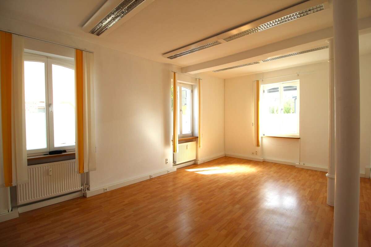 Thumbnail-Büro in Niedernhausen 1.550,00 € 166 m²
